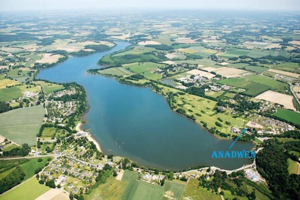 Cottage Anadwen Au Pied Du Lac Au Duc Et Son Golf Ploërmel Екстериор снимка