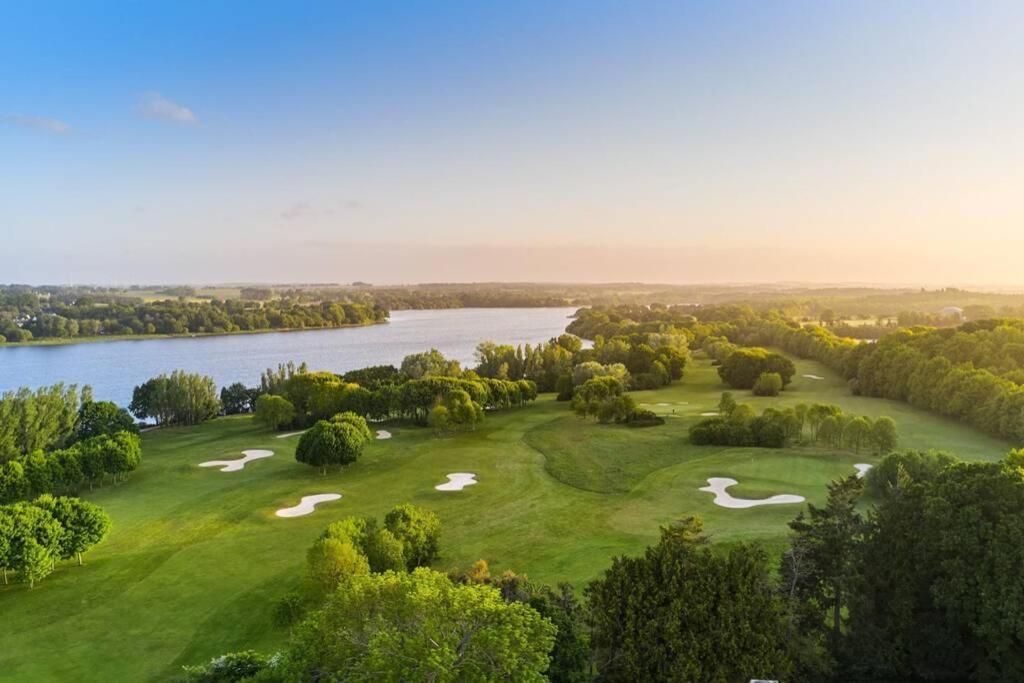 Cottage Anadwen Au Pied Du Lac Au Duc Et Son Golf Ploërmel Екстериор снимка