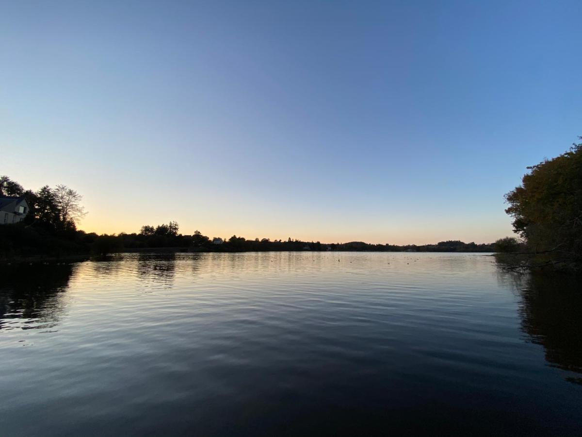 Cottage Anadwen Au Pied Du Lac Au Duc Et Son Golf Ploërmel Екстериор снимка